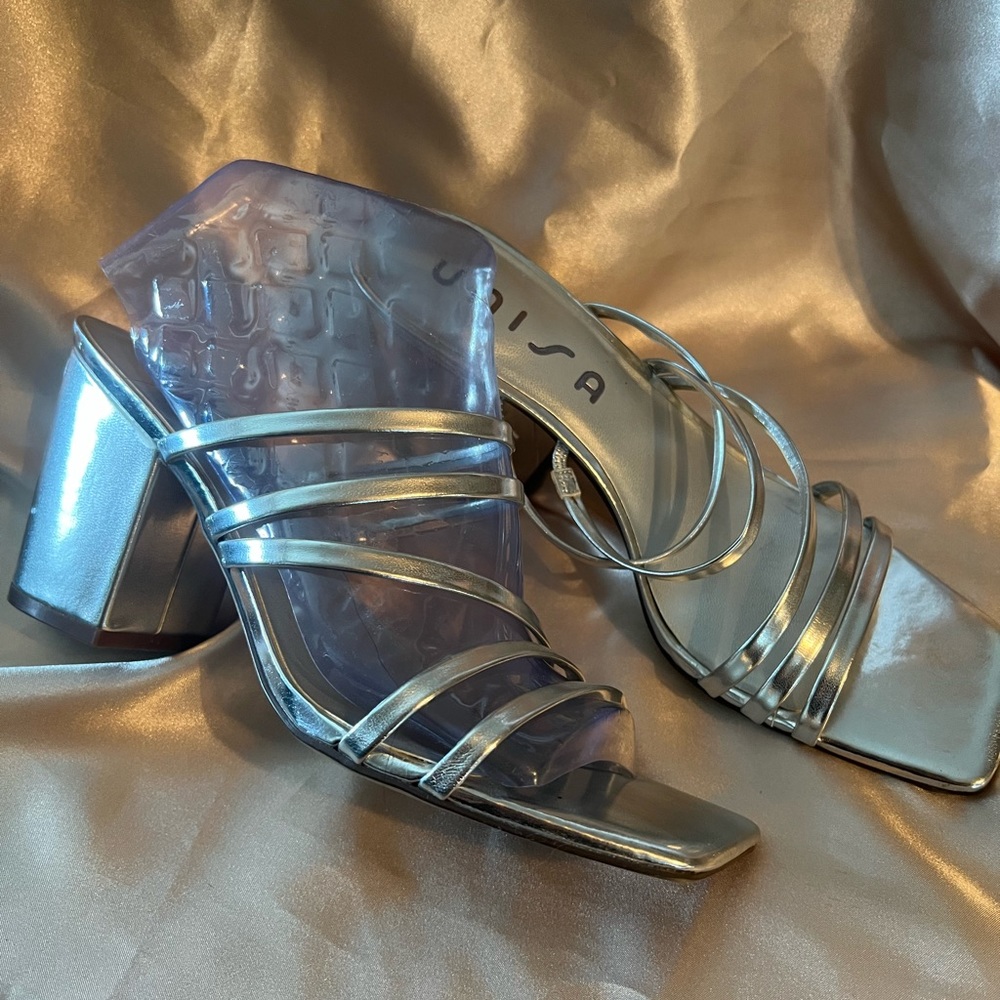 Shoes - Picture 4 of 8